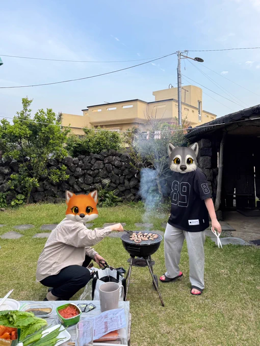 Image from 산 속에 사는 대머리 (@forestbald)