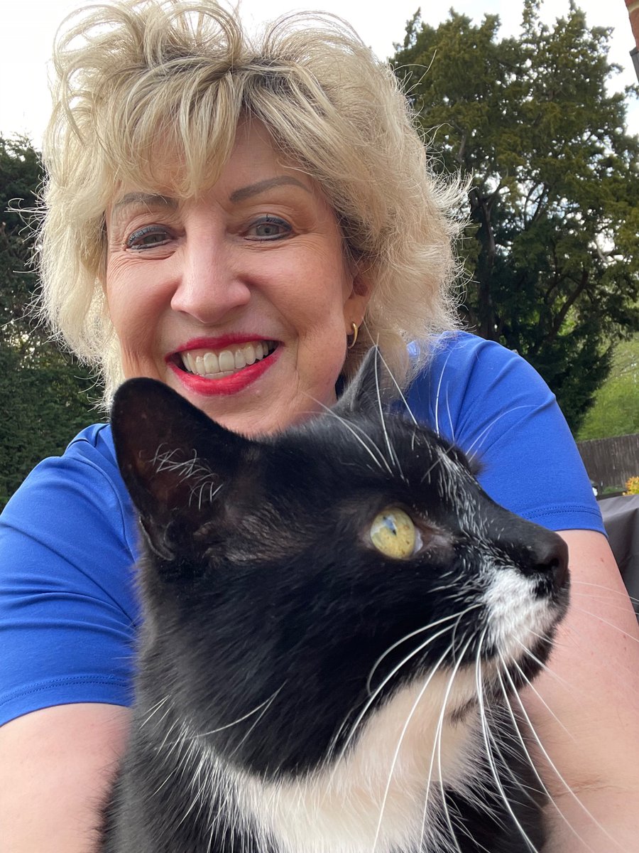 Mystic Queen of Maybe (Jan) & Teddy 🐈⬛ tweet media