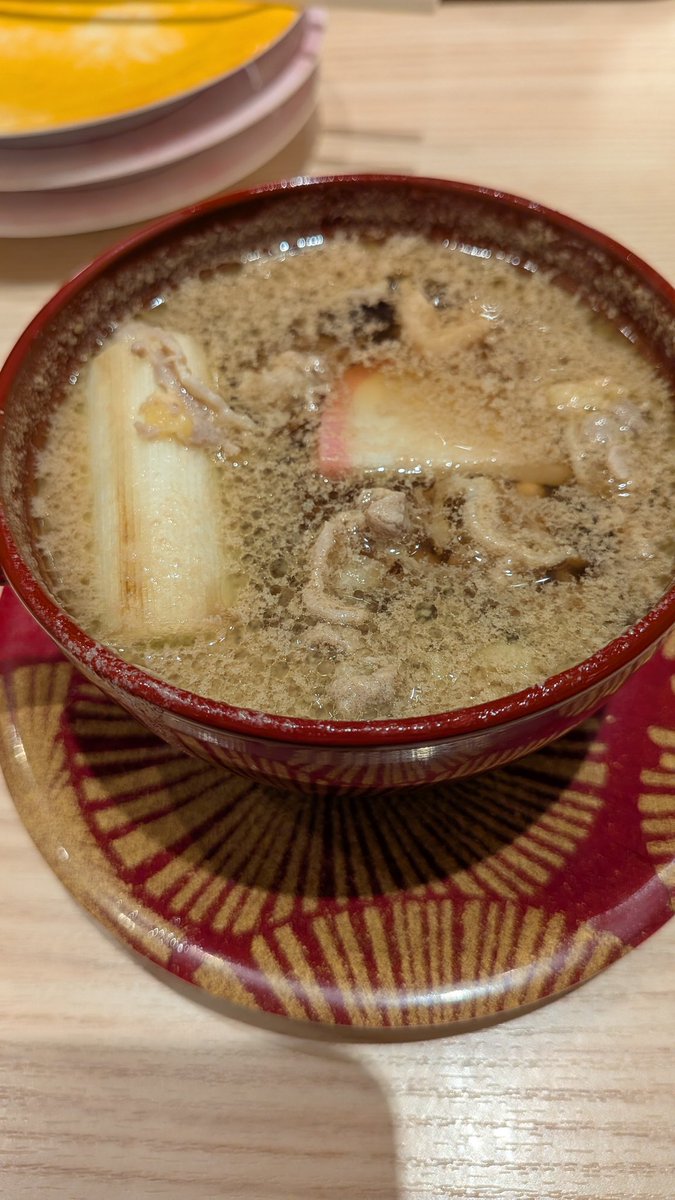 V_standingtree's tweet photo. お寿司！
にしんの握りが旨かった😄 https://t.co/wjx9CVbX2r