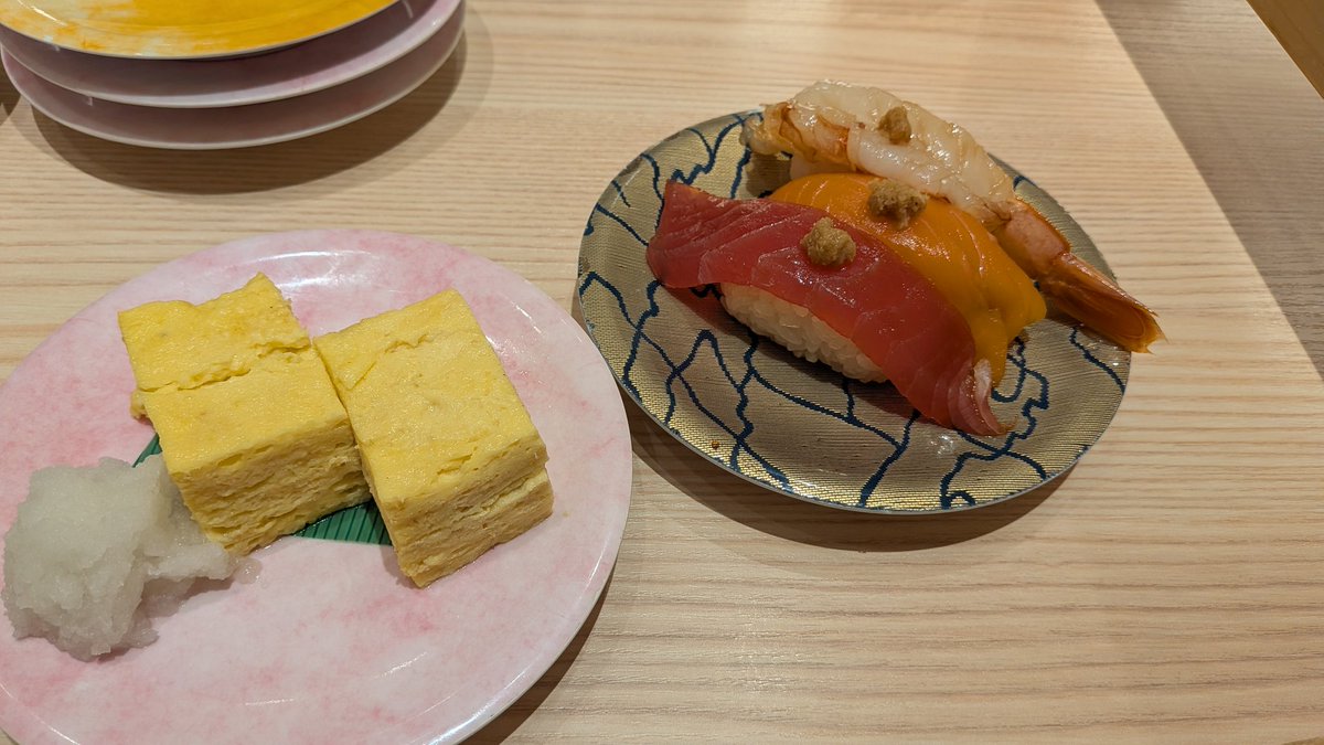 V_standingtree's tweet photo. お寿司！
にしんの握りが旨かった😄 https://t.co/wjx9CVbX2r