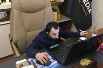 e tweet media