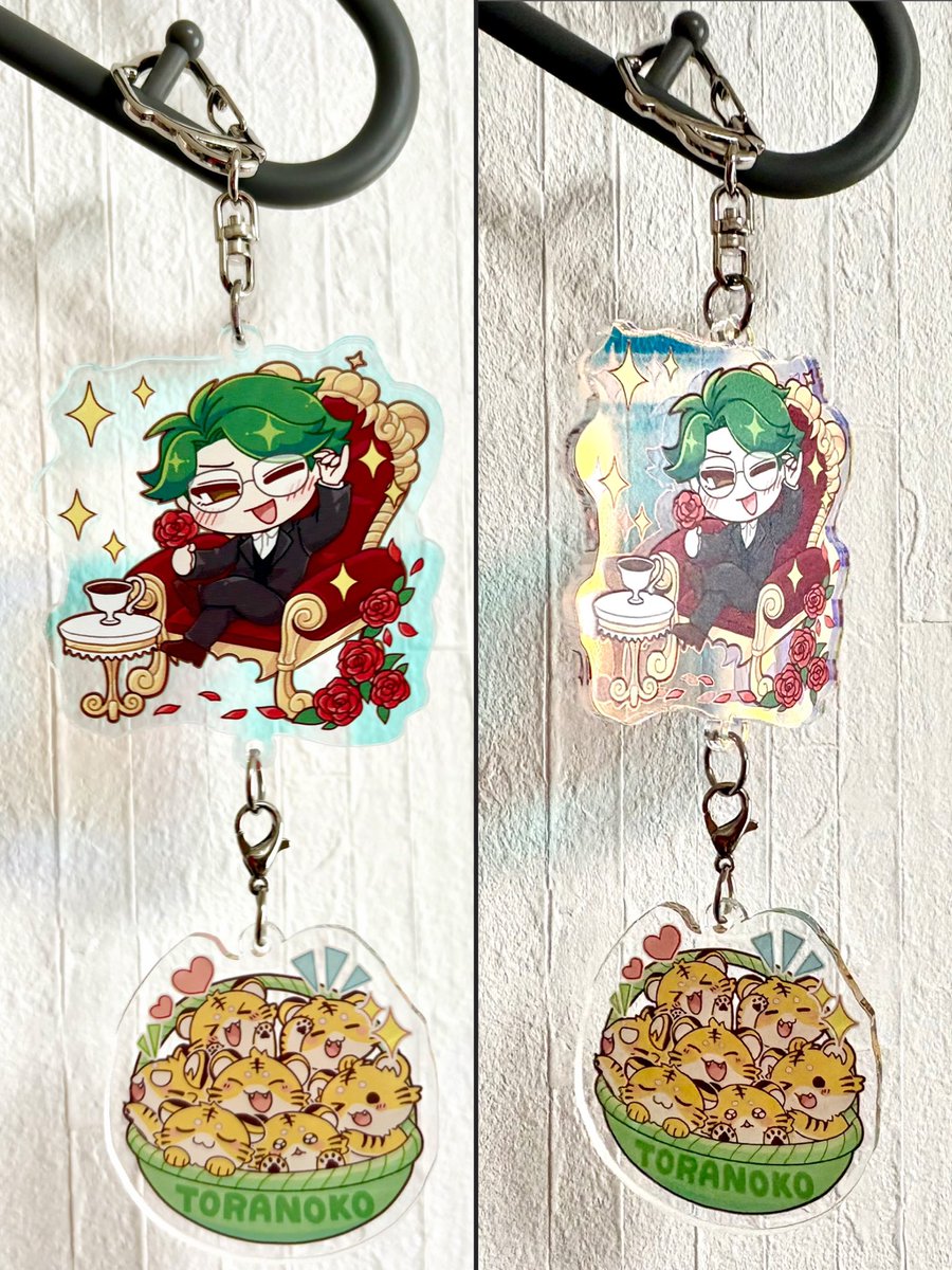 nya_33_mi's tweet photo. アクリルグッズの達人さんでイケメンアクキー&amp;吊り下げ虎の子チャームを作りました🥳

☕️ナスカンや角度で色が変わるオーロラアクリルなど自己満盛り盛りHAPPY〜〜😁💗
添えられたカードもあまりにも可愛すぎたので見て…！！
#緑中美術部
#アク達で作ってみた https://t.co/MF1T2J1Laz