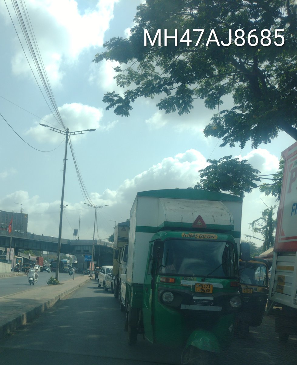 SentinelWachter's tweet image. @MTPHereToHelp @CPMumbaiPolice @MumbaiPolice
@MORTHIndia @TilakNagarPS @ChemburPS @DcpZone6Mumbai some of the drivers coming on the wrong side on the #chhedanagar service road #chembur and causing a traffic block everyday Residents have already launched complaints to the Sr Insp