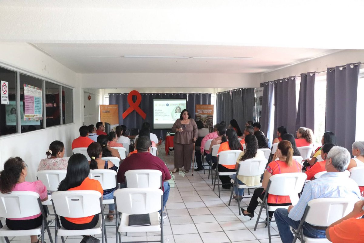 AnnWar80's tweet photo. Siempre es fantástico estar compartiendo otro curso sobre "El actuar institucional de las personas servidoras públicas" en la @SedepiaGuerrero 

Nota completa: https://t.co/BiV8sLHKUr https://t.co/mbQgVJj4xY