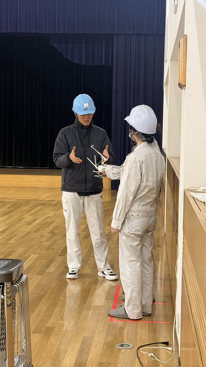 ODC0105's tweet photo. 企業様より女性社員様お二人が 二等国家資格講習の体験会にご参加くださいました。

実際に操縦を体験していただくことで、 ドローンの可能性や業務での活用イメージも 少し感じていただけたのではないかと思います。
✳︎ ✳︎
当スクールでは、こうした体験会も随時開催しております😃✨ https://t.co/M7xFOxeeF4