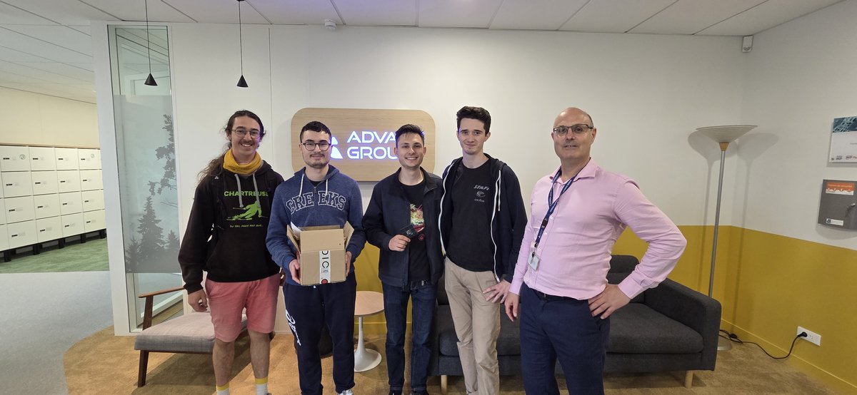 ELSYSDESIGN's tweet photo. L’équipe Robotronik était de passage dans nos locaux de Grenoble pour venir chercher quelques composants.

Robotronik est le club de robotique de Grenoble INP – PHELMA, que nous accompagnons pour ses projets et sa participation à la Coupe de France de robotique. https://t.co/dO5nfIkdsw