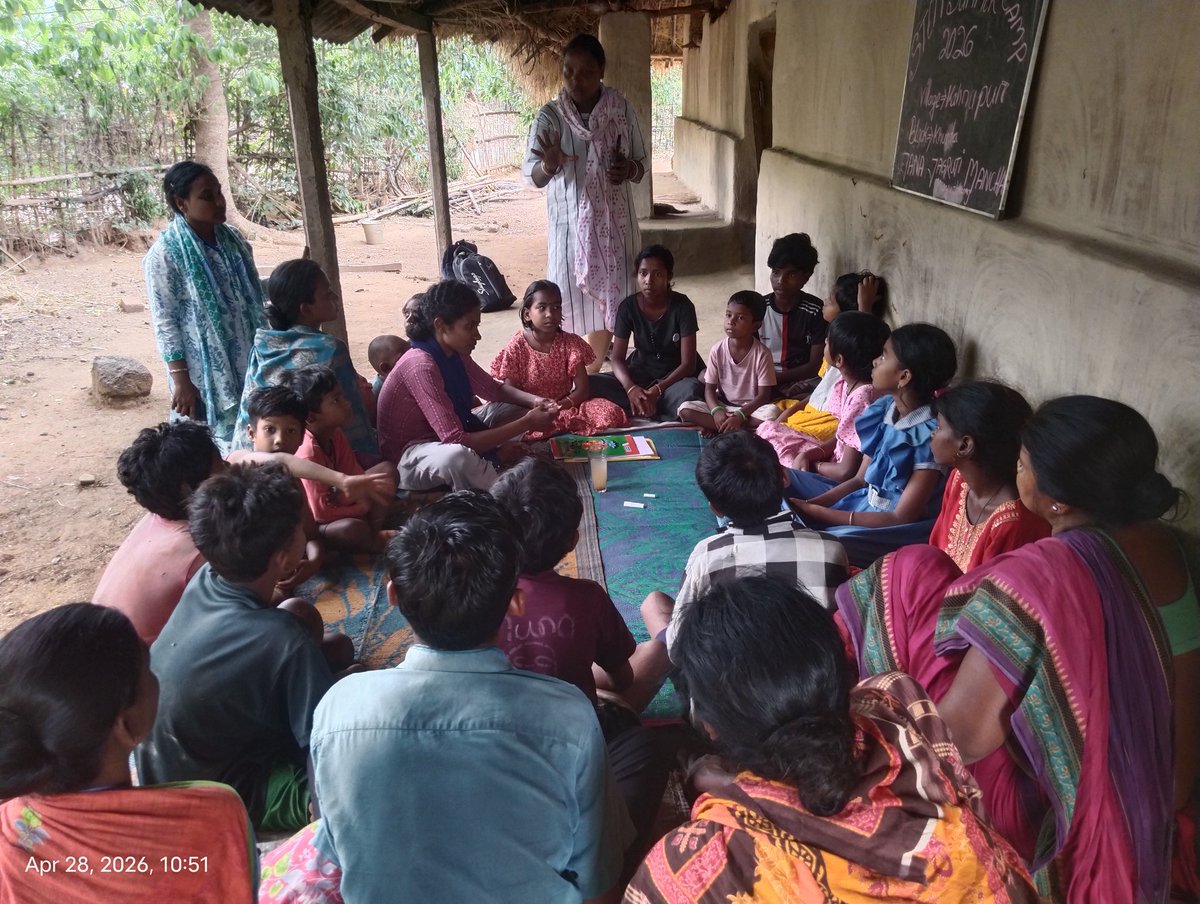 JjmMayurbhanj's tweet image. ଜନ ଜାଗୃତି ମଞ୍ଚ, ମୟୂରଭଞ୍ଜ ଲୋକ ସଙ୍ଗଠନ ତରଫରୁ ମୟୂରଭଞ୍ଜ ଜିଲ୍ଲାରେ ଗ୍ରୀଷ୍ମ ଛୁଟିରେ ପିଲା ମାନଙ୍କୁ  ସ୍ବେଚ୍ଛାସେବୀ ଶିକ୍ଷକ ଦ୍ୱାରା ପାଠ ପଢ଼ାଯାଉଛି।
@Atmashakti3 @MSMO40845837 
#SummerCamp #CommunitySupport #EducationCamp #Volunteerism