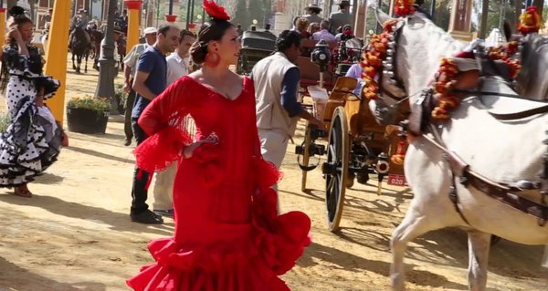 euro_tour's tweet image. 🇪🇸 ヘレス・デ・ラ・フロンテーラの『馬祭り２０２６🐎💃✨』5/9～16　アンダルシア馬の飼育が盛んな地域です。夜は電飾も灯り、特産のシェリー酒に、フラメンコで優雅に賑わいます♪ #ヘレス #Jerez  #FeriadelCaballo
👉spain.info/ja/karendaa/um…
➡スペインのホテル：euro-tour.co.jp/luxury-hotel/s…