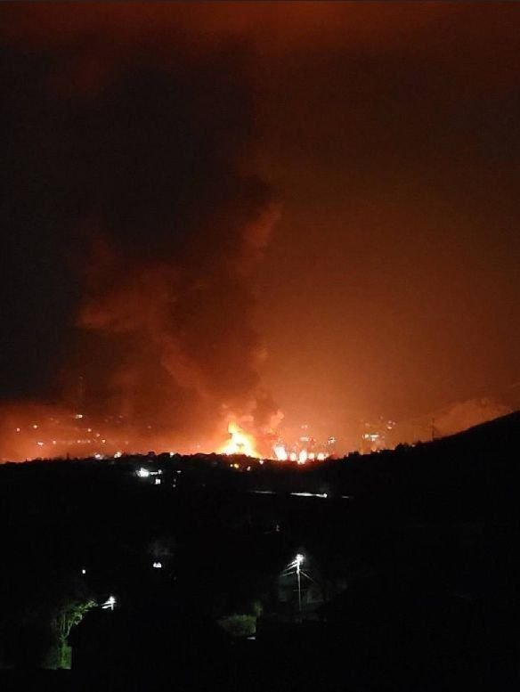 NOELreports's tweet image. Ukrainian drones attacked the Tuapse oil refinery and marine terminal in Russia’s Krasnodar Krai overnight. Four tanks are reportedly burning on top of damage from previous strikes. #Russia