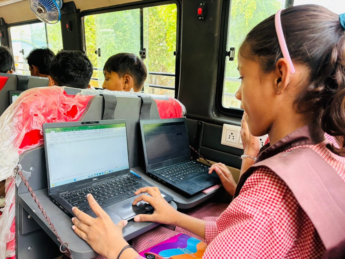 challengersgut's tweet image. Through #Pathshala_On_Wheels, children explored the basics of #MS_Excel using Android TV and laptops 💻
The #session was designed in a simple and interactive way, where concepts were #explained in the easiest language along with live demonstrations. #DigitalClasses