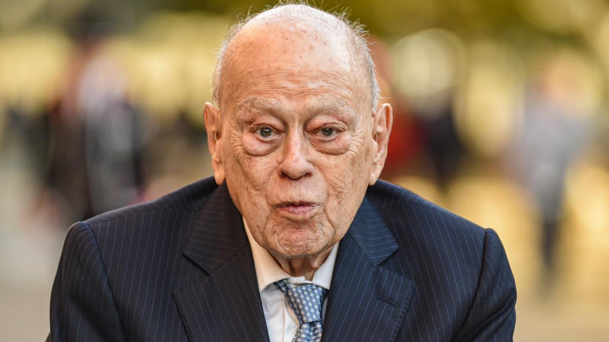 Ahir van exhonerar el MHP Jordi Pujol.
Per edat i incapacitat de declarar, us diràn.
Des de l'Audiència Nacional van dir: "Està massa gran". Com si això fos un motiu sobrevingut, que els impedeix procedir amb la seva feina judicial.
"Lástima, qué ser le va a hacer"
Un "Aquí no ha