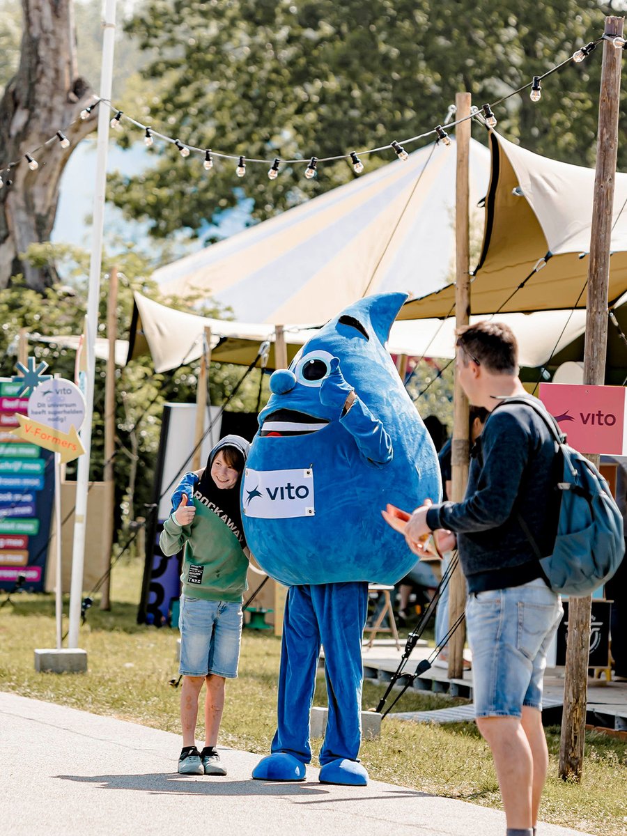 VITObelgium's tweet photo. VITO is er ook dit jaar opnieuw bij op Nerdland Festival 2026. Van 23 tot 25 mei brengen onze experten op het Domein Puyenbroeck in Wachtebeke drie straffe liveshows vol wetenschap, verrassende inzichten en experimenten.

Meer informatie via https://t.co/yzIixnVBJb https://t.co/Wle1sKuY0l