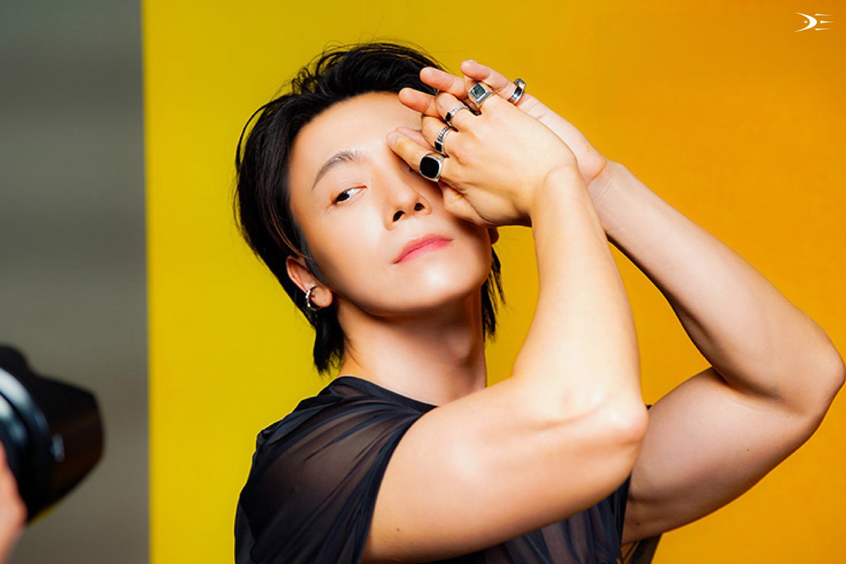 [📸]
DONGHAE [ALIVE] 자켓 촬영 𝑩𝒆𝒉𝒊𝒏𝒅 𝑺𝒌𝒆𝒕𝒄𝒉✨

DONGHAE의 첫 솔로 앨범 [ALIVE]의 자켓 촬영 현장을 공개합니다! 더 많은 사진은 아래 포스트 링크를 통해 확인해 주세요💙

🔗blog.naver.com/sj_dne_officia…

#동해 #DONGHAE
#슈퍼주니어DnE #SuperJuniorDnE
#ALIVE