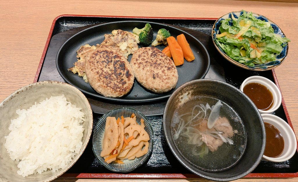 sendai_ekinaka's tweet photo. こんにちは！仙台エキナカです🫛
明日4/29オープンするtekuteせんだい
『肉のいとう』レストランメニューを
ちょっとだけ撮らせてもらいました🤫📷️
お肉を選べる定食もあるので
気分によって赤身や霜ふりなど楽しめちゃう🥰

レストランは11時から🍴
精肉は10時から販売しますよ〜🐮 https://t.co/BwLloH5N6e