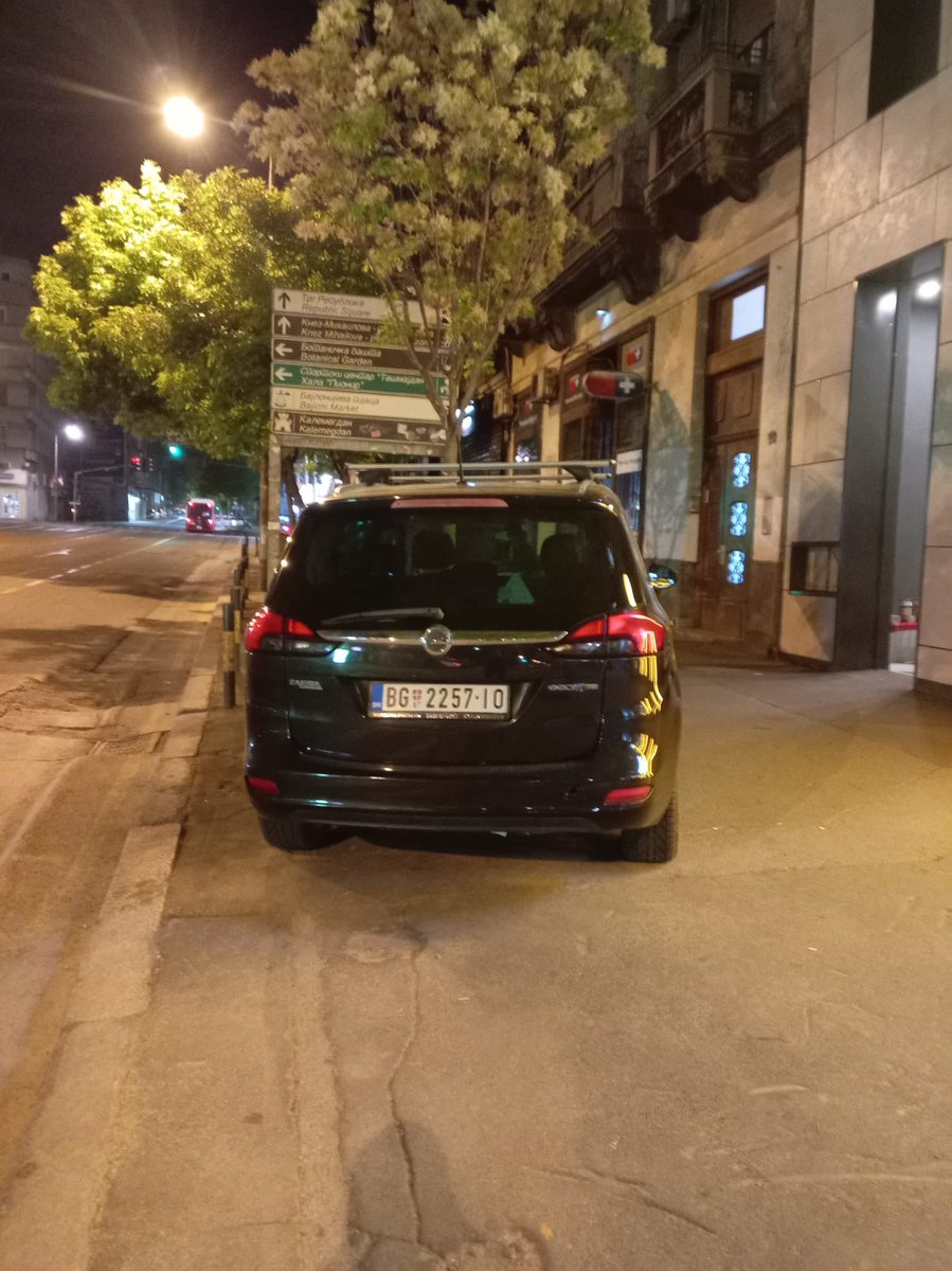 Politički nepismena tabletomanka Manekenka za 6XL tweet media