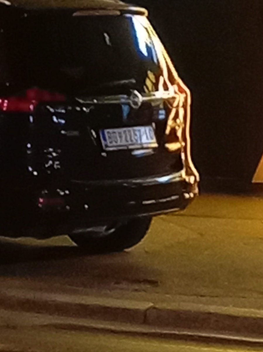 Politički nepismena tabletomanka Manekenka za 6XL tweet media