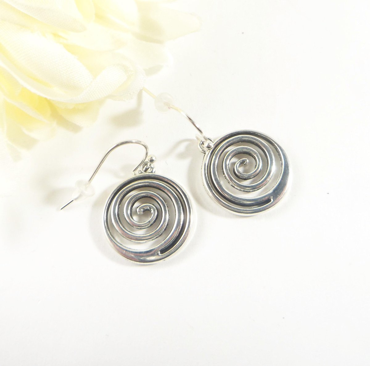 valroseshowers's tweet image. Silver Spiral Jewelry Set: Geometric Earrings &amp;amp; Necklace tuppu.net/5600cd9d #EtsySeller #SantaFe #NewMexico #EtsyShop #SpiralPendant