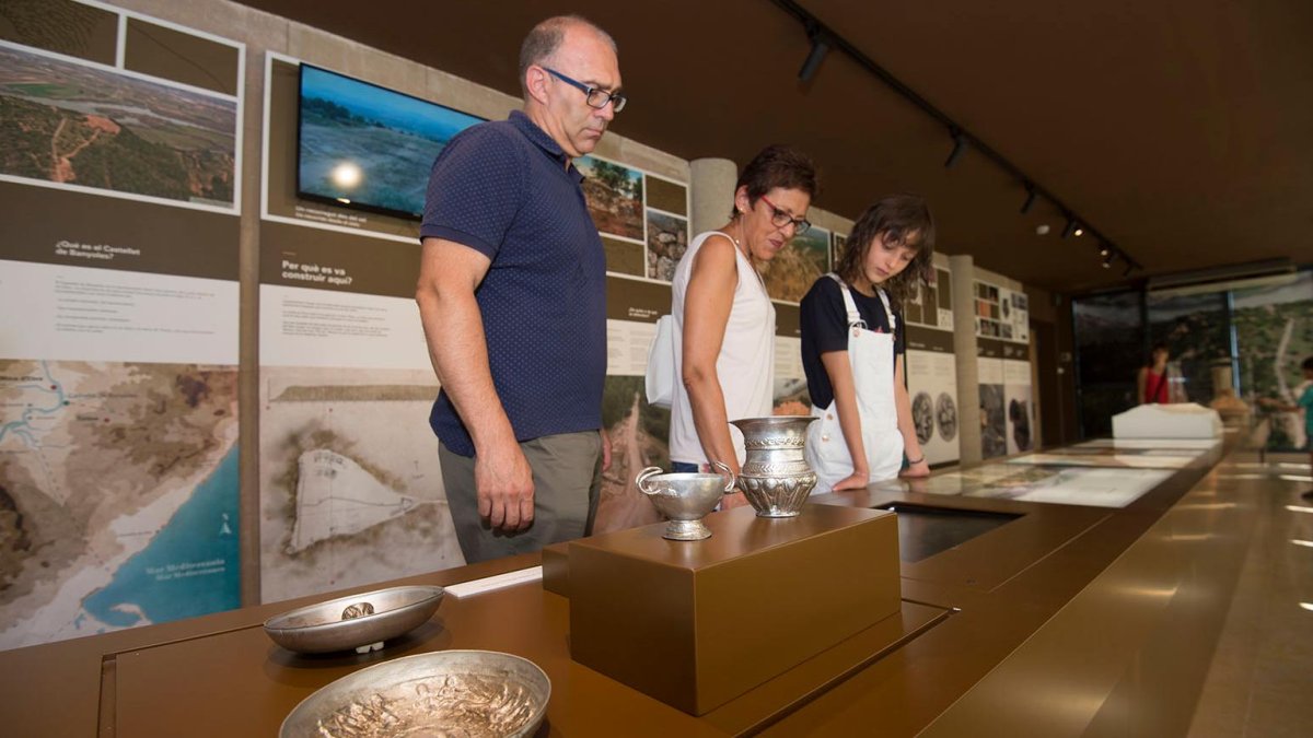 TerresdeMestral's tweet image. És un luxe poder gaudir d'un #Patrimoni a què se li ha donat vida. A les #TerresDeMestral tenim uns centres d'interpretació que són unes joies 💎😍💎

FOTO: @TTivissa | @espailercavonia
#PatrimoniCultural
#PatrimoniHistòric
#OutdoorPark de #mar i #muntanya
#DeLEbreALaMediterrània