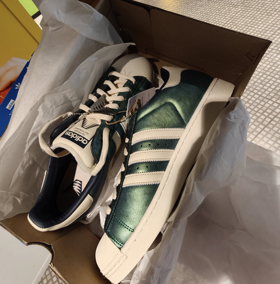maickel1979's tweet image. Giga gave limited edition Adidas Superstar sneakers gekregen van mijn lieve @benbirkhoff 💕 alvast voor mijn Bday (9/5) 🥳
kei blij mee 😁 #adidas #adidasoriginals #Bangkok #adidassuperstar #sneakers