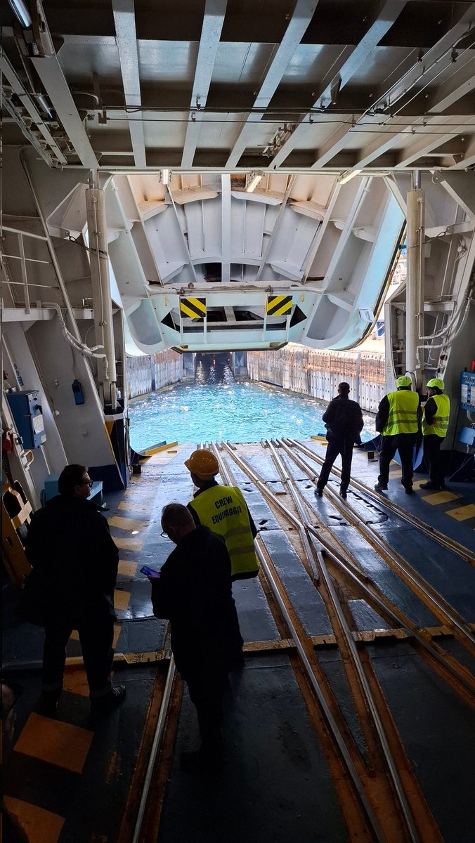sandervwaveren's tweet photo. Nachttrein van Milaan naar Palermo stond al lang op mijn verlanglijstje. Absolute aanrader. 21 uur comfortabel in eigen slaapcoupé door Italië, trein op de boot naar Messina en dat allemaal voor maar €160,- voor 3 personen.
#treinen #trains #italia #intercitynotte https://t.co/clqGykDl3C