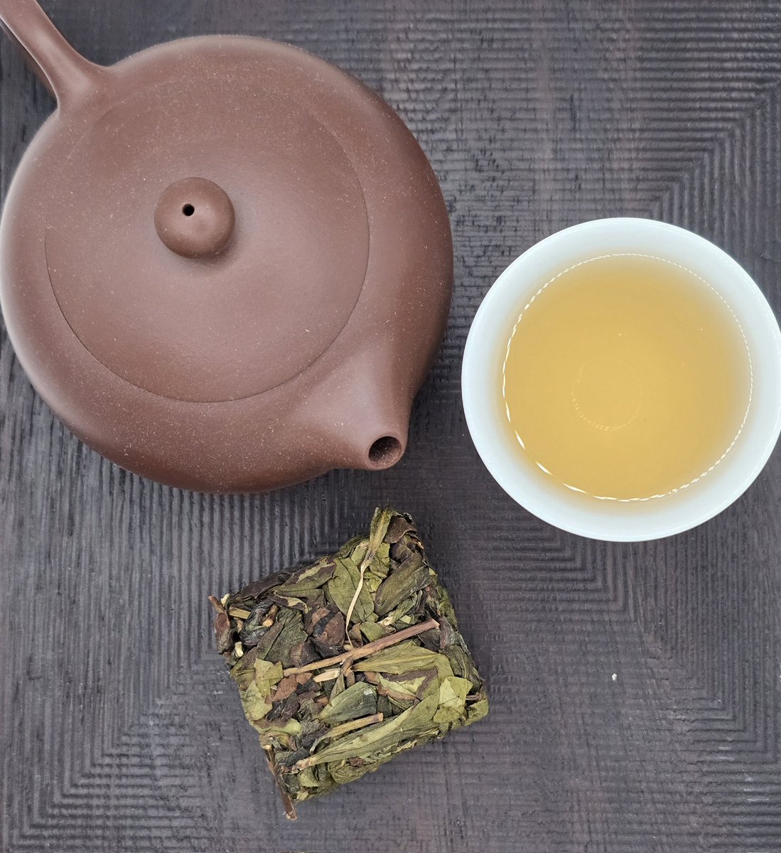 GreatTeaUK's tweet image. Zhangping Shui Xian Oolong Tea, available on our online store.

This Oolong tea is just amazing. Lightly compressed, naturally sweet and very, very fresh taste.

great-tea.co.uk/products/zhang… 

#OolongTea #oolong #tealovers #teatime