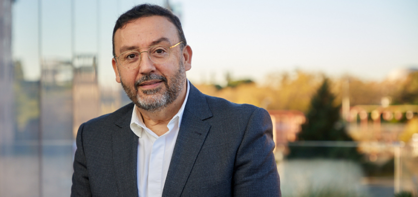 Corresponsables's tweet photo. 🧠💼 El bienestar ya no es una iniciativa, es un modelo de gestión

Con motivo del Día de la Seguridad y Salud en el Trabajo, Ángel Aguilar, Director Corporativo de Recursos Humanos en @UCIHipotecas , Unión de Créditos Inmobiliarios, lo deja claro:

🔹 Cuidar a las personas = ventaja competitiva
🔹 Salud mental y emocional, prioridad en 2026
🔹 El reto no es atraer talento, es sostenerlo

Lee el artículo completo en 👇
https://t.co/PdrhCW1Vlw

#BienestarLaboral #RRHH #SaludMental #EmpresaSaludable