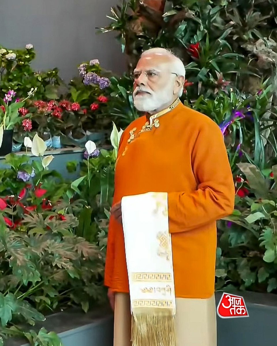 aajtak's tweet image. सिक्किम के गंगटोक स्थित स्वर्णजयंती मैत्री मंजरी पार्क में ऑर्किडेरियम का दौरा करते प्रधानमंत्री नरेंद्र मोदी

#PMModi #NarendraModi #Sikkim #Gangtok #Orchidarium #SwarnajayantiPark #ATPhotoBlog #AajTakSocial