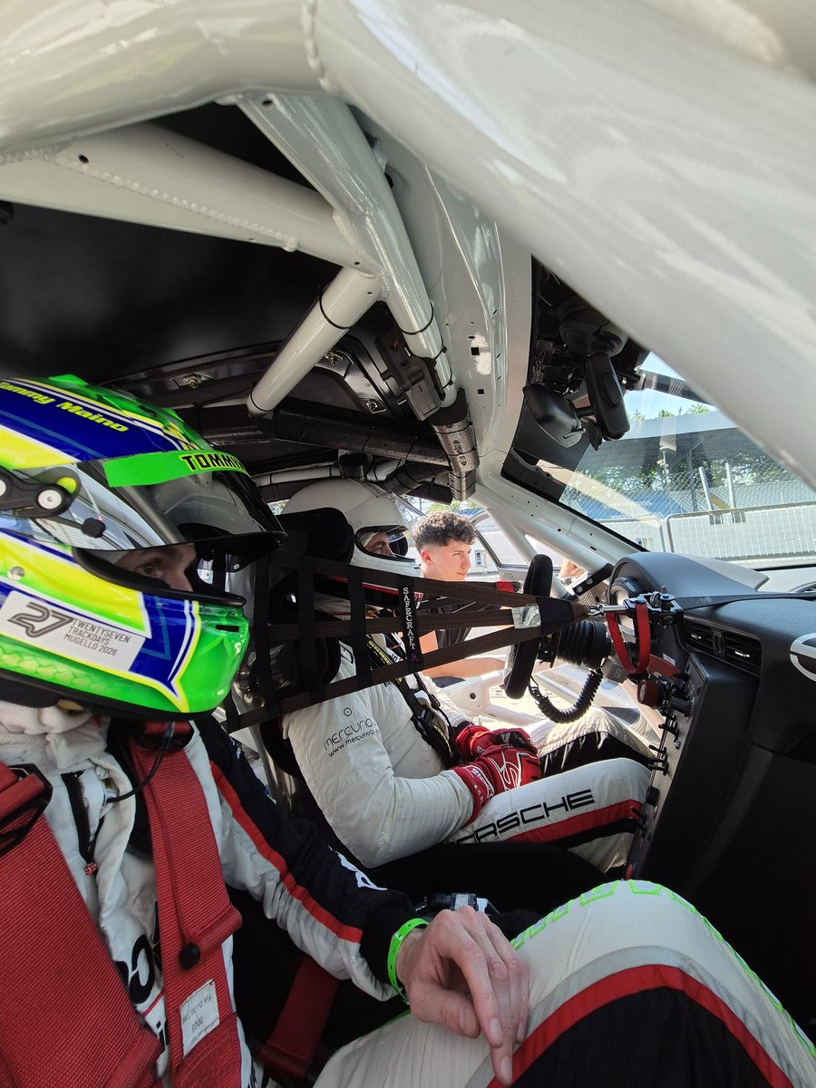 TommyMaino's tweet photo. [DED Pro] - Porsche 991 GT3 Cup

#DrivingEmotionDays
#Ebimotors
#TommyMaino

#Porsche
#PorscheCustomerRacing
#911GT3Cup 
#991GT3Cup 
#IlGiornaleDigitale
#ItalianGestureLab
#Sparco
#Monza
#Pistenclub https://t.co/yIHHnX2wgy