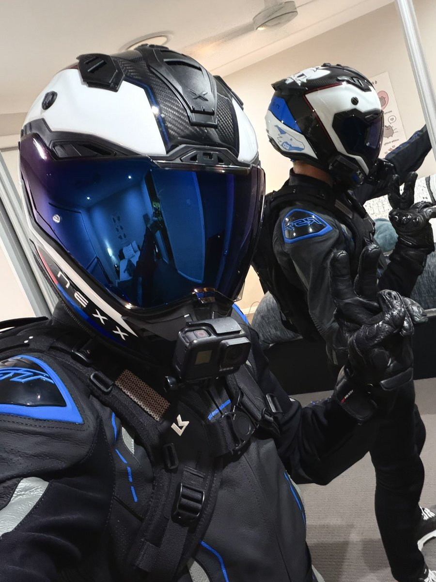 NachoSnowMew's tweet photo. Snep got new motorbike gear :3 ✌️ https://t.co/OHRnVFQNnV