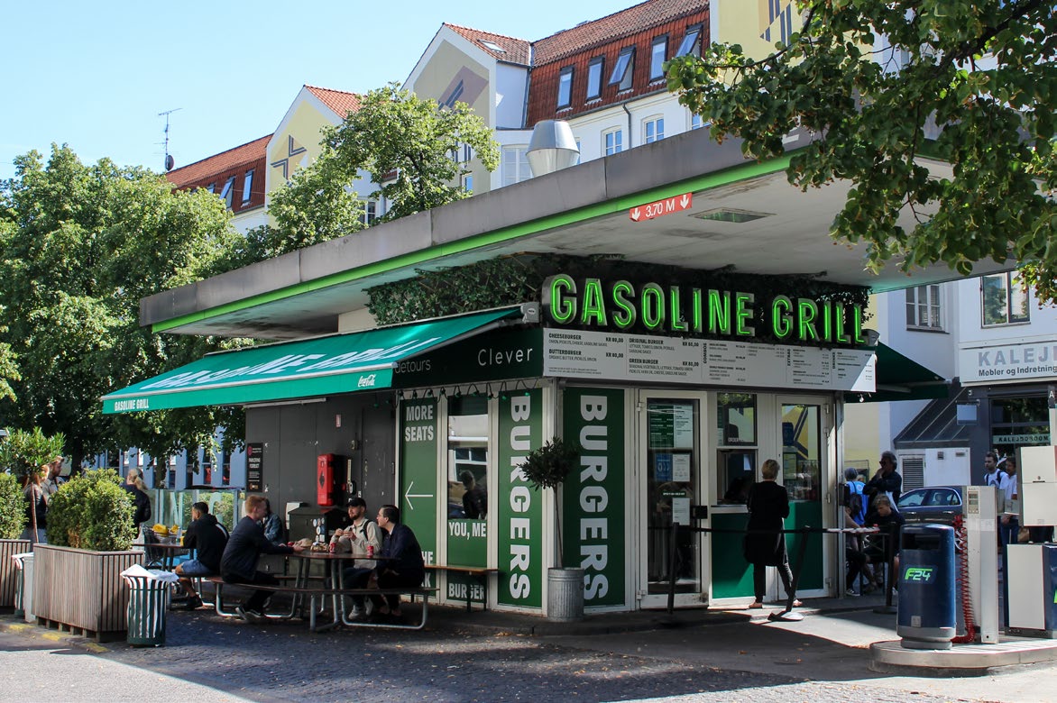 hokuwalk's tweet image. 🍔ガソリングリル(Gasoline Grill)とは？
2016年、コペンハーゲン中心部のガソリンスタンド跡地にオープンしたハンバーガーショップ。
地元のオーガニック食材とハンドクラフトにこだわったおいしさは国内外問わず人気を誇っています。
gasolinegrill.com
#GasolineGrill #andersen #コラボ