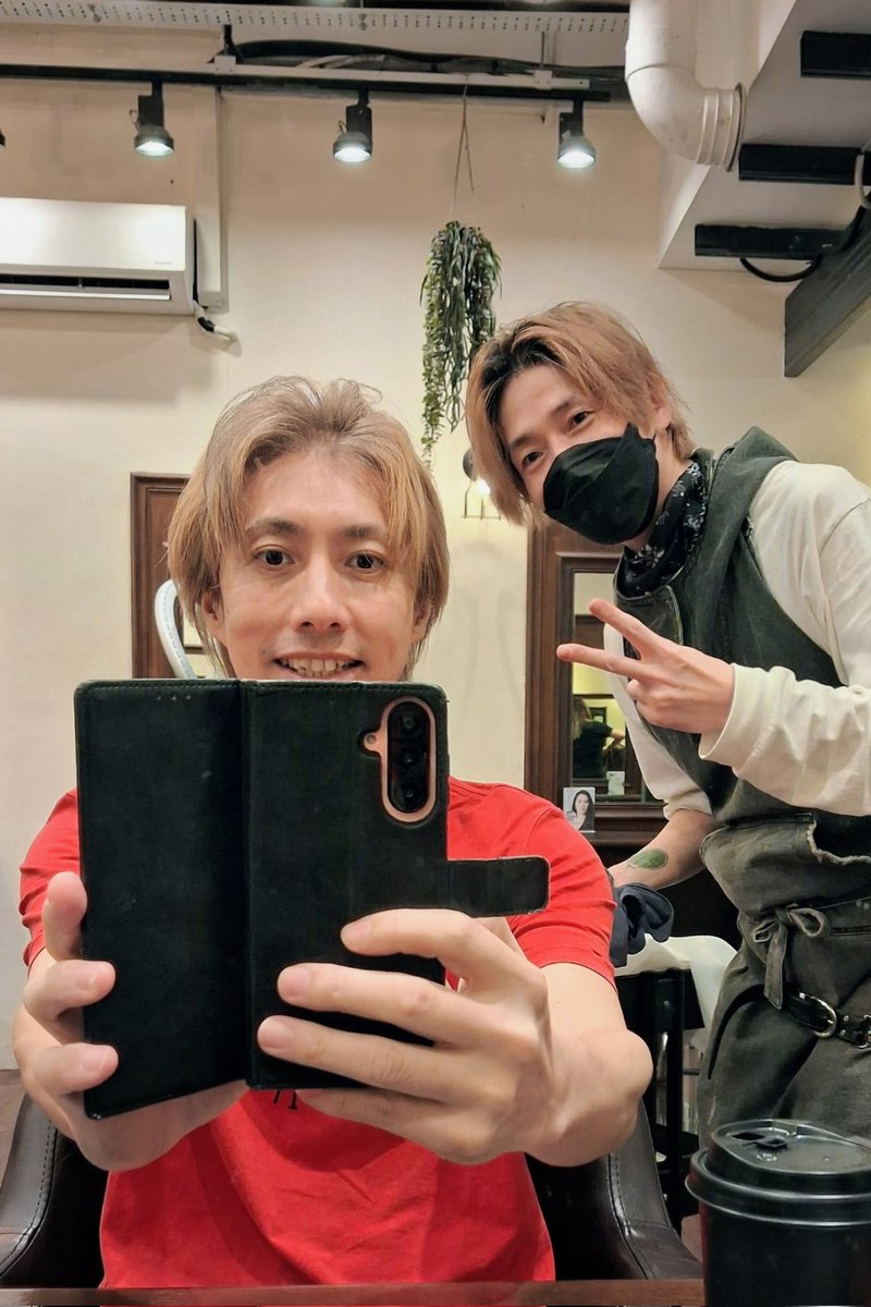 生まれ変わりました！
にゅーあっきー
Mont kiara のサロン76style にて、kojiroさんに生んでいただきました。さすがの腕前に大満足😭✨
いやー気分まで変わりますね😆海にでも行ったろうかー🌊

#kojiro
#76style
#montkiara