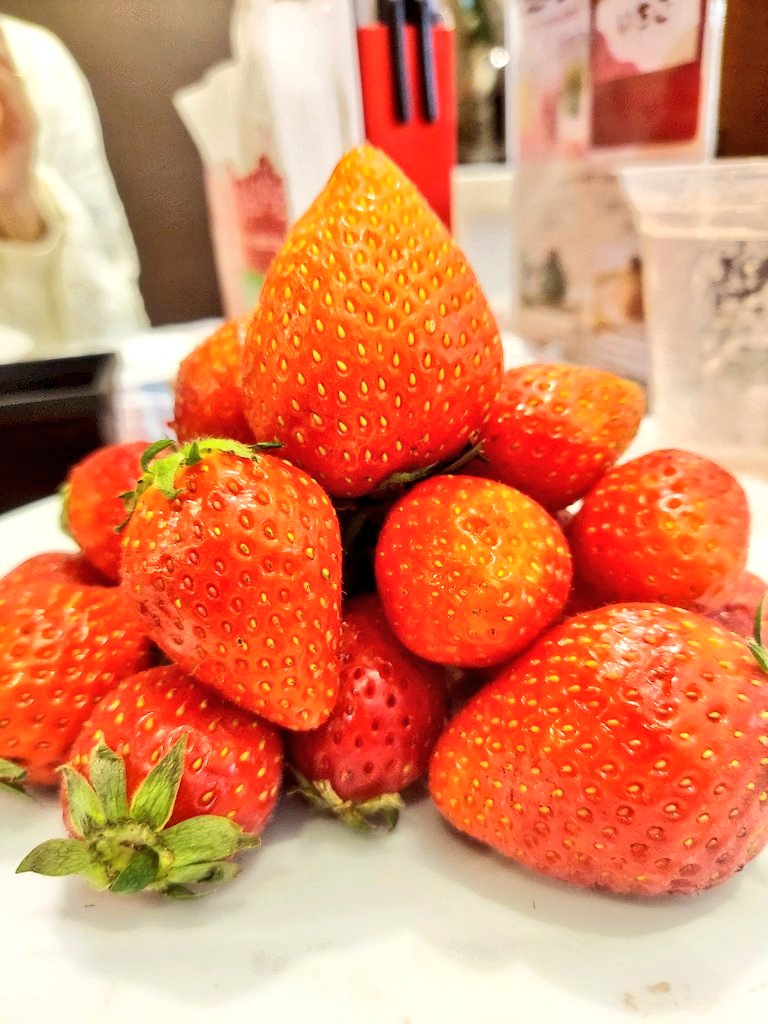 SweetsParadise_ いちごも🍓メロンも🍈マンゴー🥭甘くて美味しかった