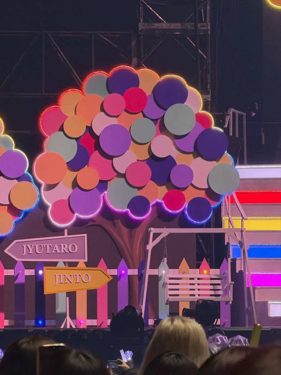 line_1026's tweet photo. ものすごく久しぶりにポストするけど覚えてくれてる子居るのかな…？
最近は昨年の8月から推し始めた方メインで推し活してるから、もし同じ界隈だよーって子いたら繋がりたいです🥲🌟

もちろんソロコン行くつもりだし、オフシなだからってだけでJUMPも大好きです🙂‍↕️❤️‍🔥 https://t.co/AVCgMF2AGv
