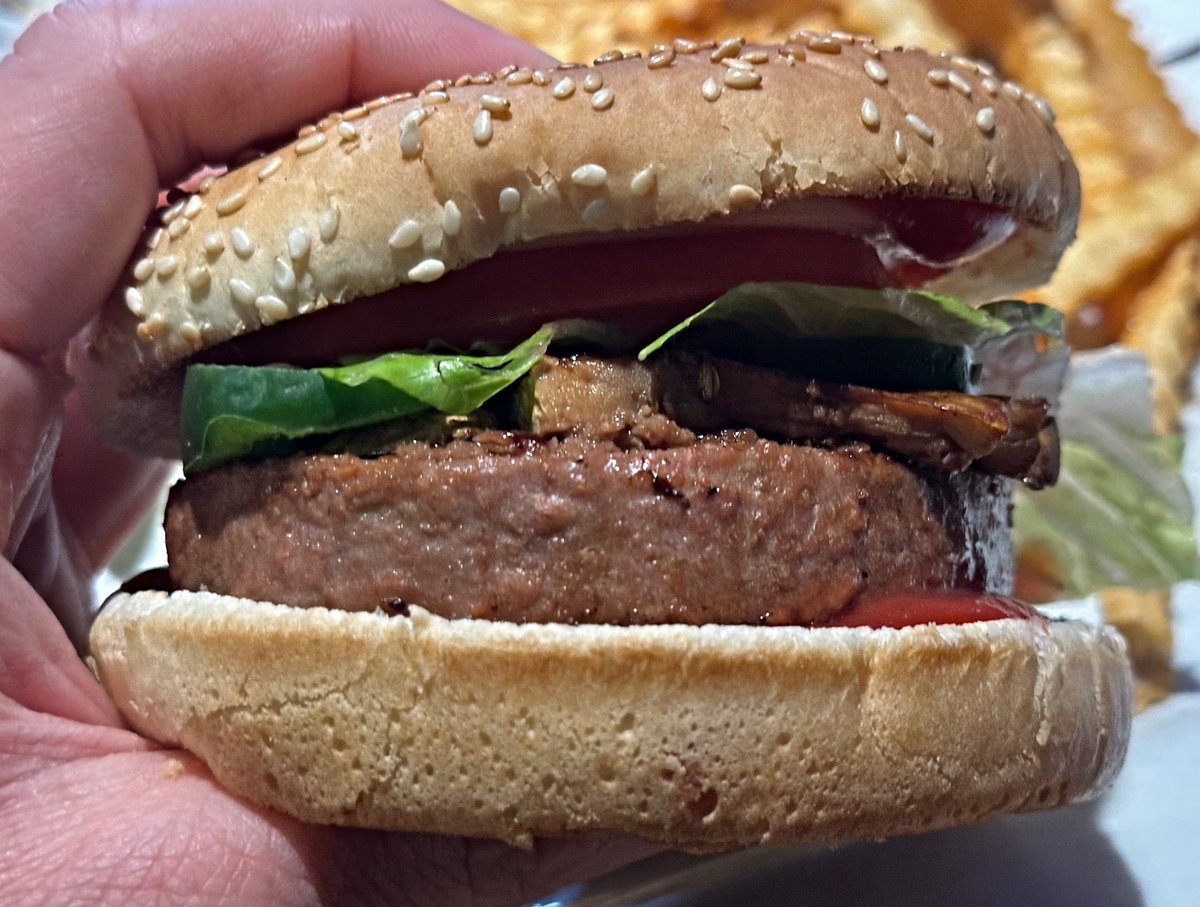 Robotvirgin's tweet photo. Impossible Burger, made Vegan (no Cheese or Mayo), with Fries & added Mushrooms & Jalapenos, at 89 Sports Bar & Billiards (in Aloha, OR)!
.
.
.
.
.
#veganburger #veganmeat #veganprotein #vegan #veganfood #plantbased #veganism #impossibleburger #impossiblemeat #veganfortheanimals https://t.co/missOVinAw