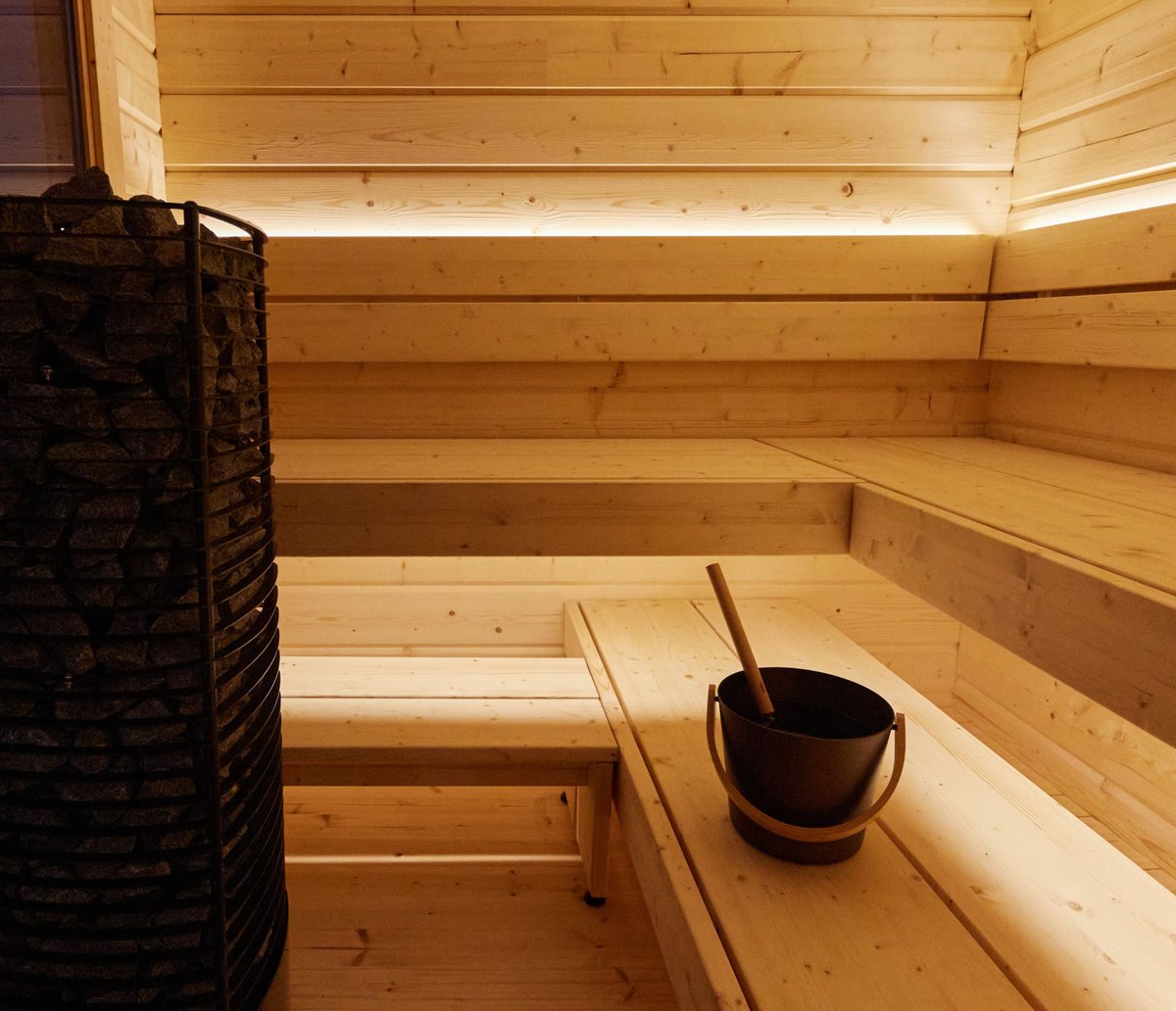 HetkiSauna's tweet image. Same space.

Different atmospheres.

On the left, a more traditional feel. On the right, a lighter, more modern mood.
 
Each #hetkisauna is made to order. From colors to benches, windows, doors, heater, lights. Built around your preferences.
 
Each #sauna as unique as you are.