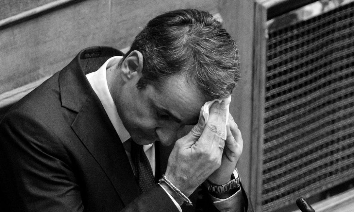 Πανικός στο Μαξίμου από την ανοιχτή επιστολή των 5 βουλευτών της ΝΔ και τις καταγγελίες τους για «κλειστούς πυρήνες εξουσίας».
Τα τηλέφωνα έχουν ανάψει ενώ τα «γαλλικά» πάνε και έρχονται…
Όμηρος ο Μητσοτάκης.
Δεν μπορεί πια να αντιδράσει