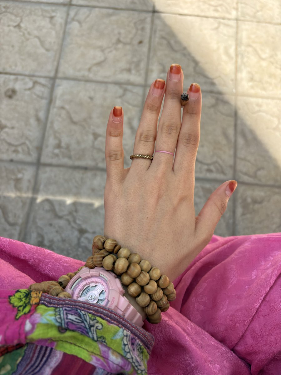melikemelena's tweet photo. bi keresinde bi kız ellerindeki tüyleri alıyor musun çok çirkin demişti o ana kadar elin üzerinin alınabilen bir şey olduğunu bile bilmiyodum yalnızca tenim.. https://t.co/ZxnADkrXjL