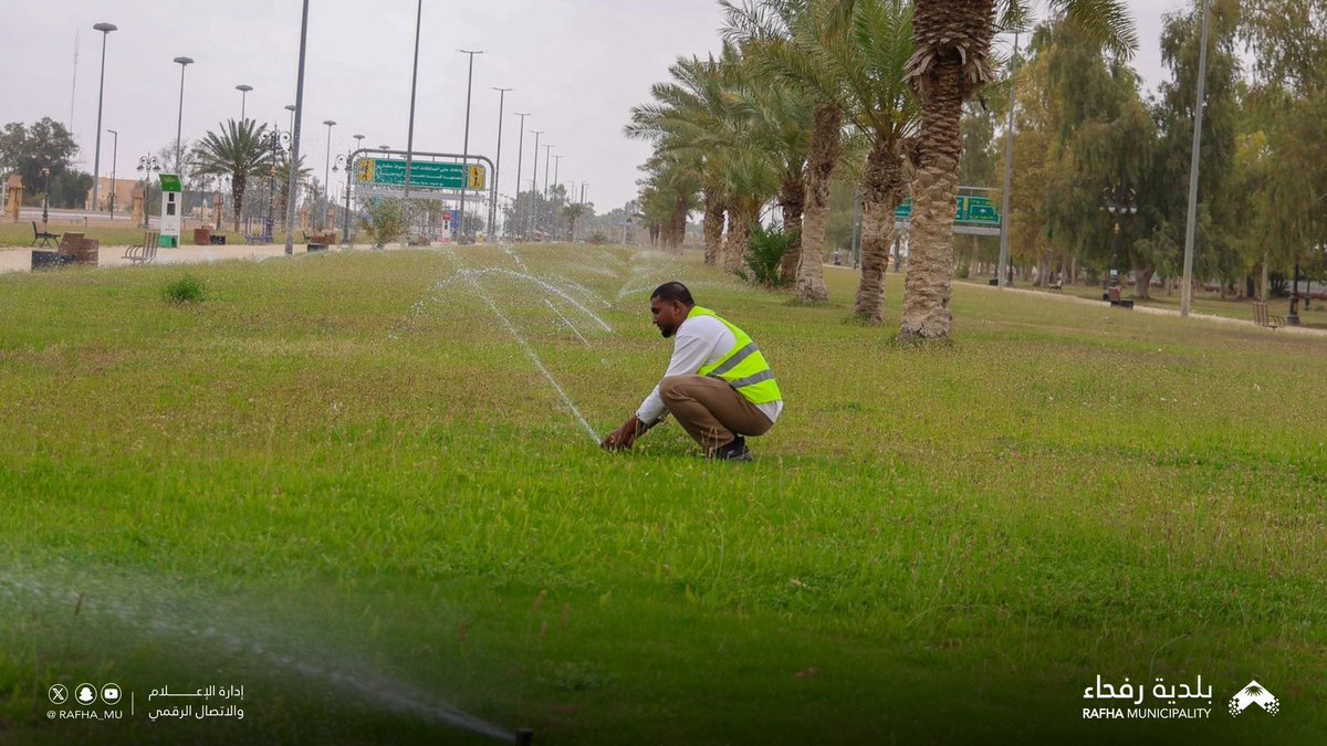 Rafha_Mu's tweet photo. 📸|

ضمن الجهود المستمرة في تحسين المشهد الحضري 🌿
تواصل #بلدية_محافظة_رفحاء
 أعمال صيانة ومعالجة المسطحات الخضراء بهدف تحسين بيئة الحدائق وتعزيز جاذبيتها البيئية 🌳🛝 https://t.co/X7RgmnGEmK