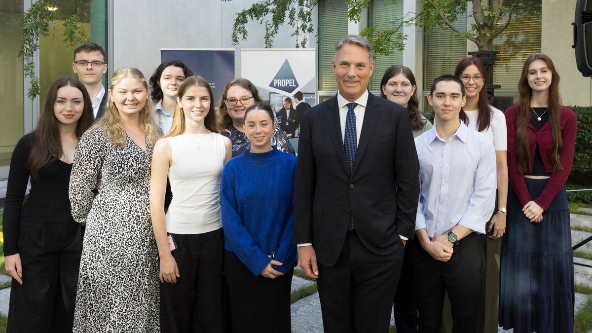 Defence_SA's tweet image. #ICYMI ➡️ More than 800 university students have been selected as part of the inaugural cohort of the Propel Australian Submarine Scholarship Program. 

Read more. 👉 bit.ly/4cB9eOT 

@AustSubAgency @Atseaukes 
#DefenceState #DefenceIndustry #FindYourPlaceSA