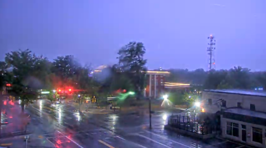 uc_breakingnews's tweet photo. 🌩️Lightning strikes light up downtown Cookeville as much-needed rain moves into the area.

Keep weather alerts ON tonight, and follow Upper Cumberland Breaking News for updates.
#tnwx #cookeville https://t.co/x3zzouCq2a