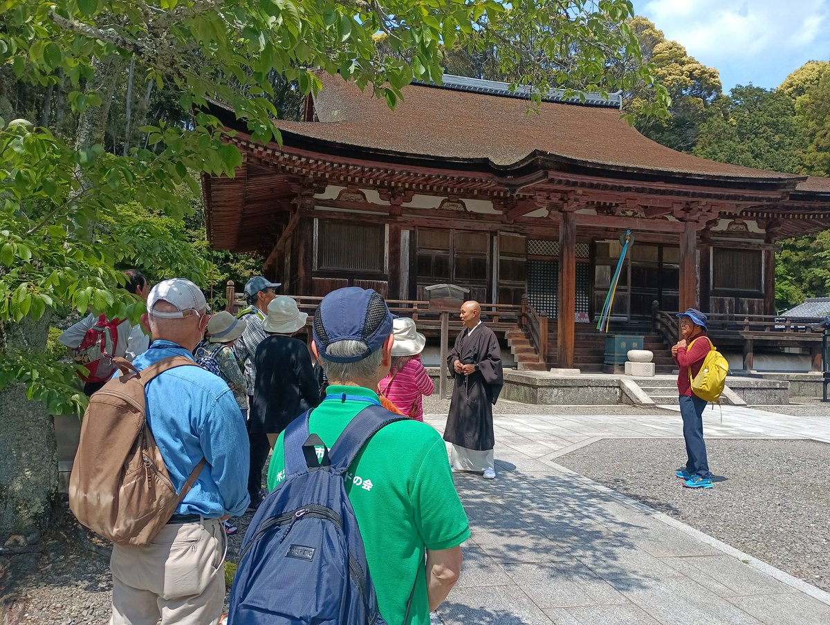 Ikoma_learning's tweet photo. 本日はいこま寿大学ハイキングクラブ6kmの授業でした。高山竹林園や高山八幡宮、長弓寺などのスポットを訪ねました。3班にわたって実施した生駒北部を巡る学びは今回で終了！
観光ボランティアガイドの皆様、お寺のご住職など、多くの方々に大変お世話になりました。ありがとうございました♪ https://t.co/IaJcaTtpa8