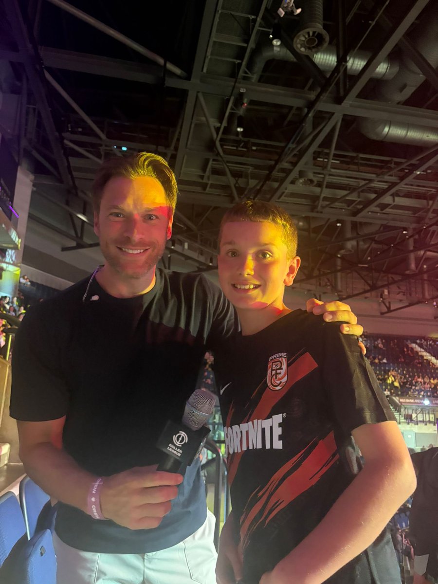 Brookie90's tweet photo. Great day yesterday at @BallerLeagueUK  @JamesGreenInUK top class and even had the time to have a photo with my son https://t.co/uksFfv76sY