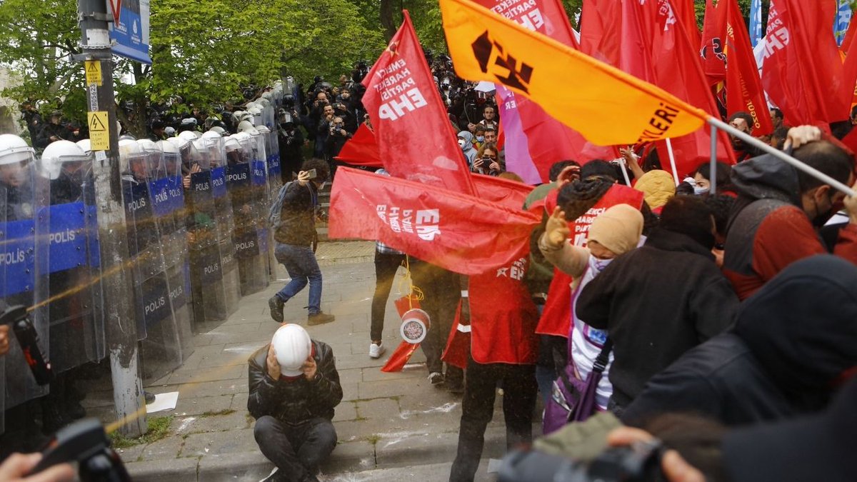 BirGun_Gazetesi's tweet image. #SonDakika
1 Mayıs öncesi İstanbul'da ev baskınları: 39 kişi gözaltına alındı
birgun.net/haber/1-mayis-…