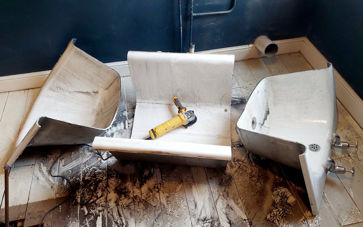 WaveMaintain's tweet image. Angle grinder: 1
Cast iron bath: 0 
#Tradesmen #Bathrooms #Refurbishment #Warwickshire