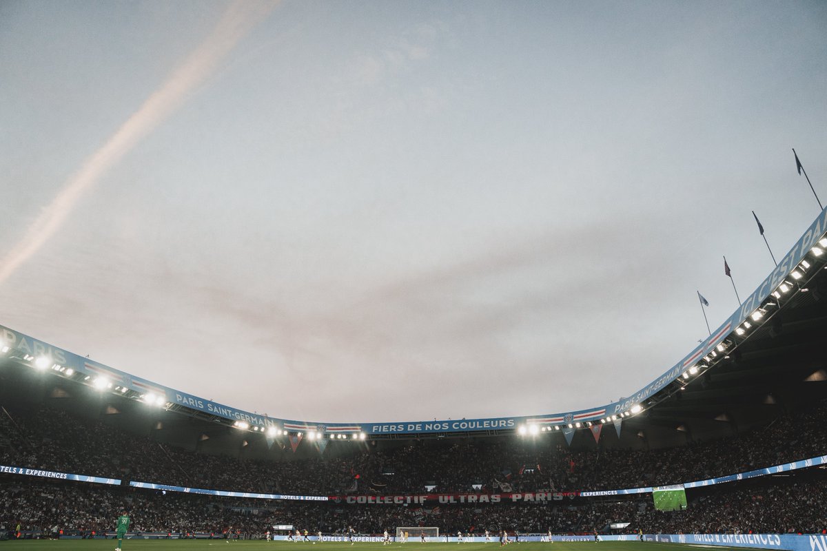 FCLorient's tweet photo. Vous serez 1⃣0⃣0⃣0⃣ Merlus en tribune visiteurs ce samedi au Parc des Princes (parcage complet) 🐟🙌 https://t.co/RUH0kOSgoW