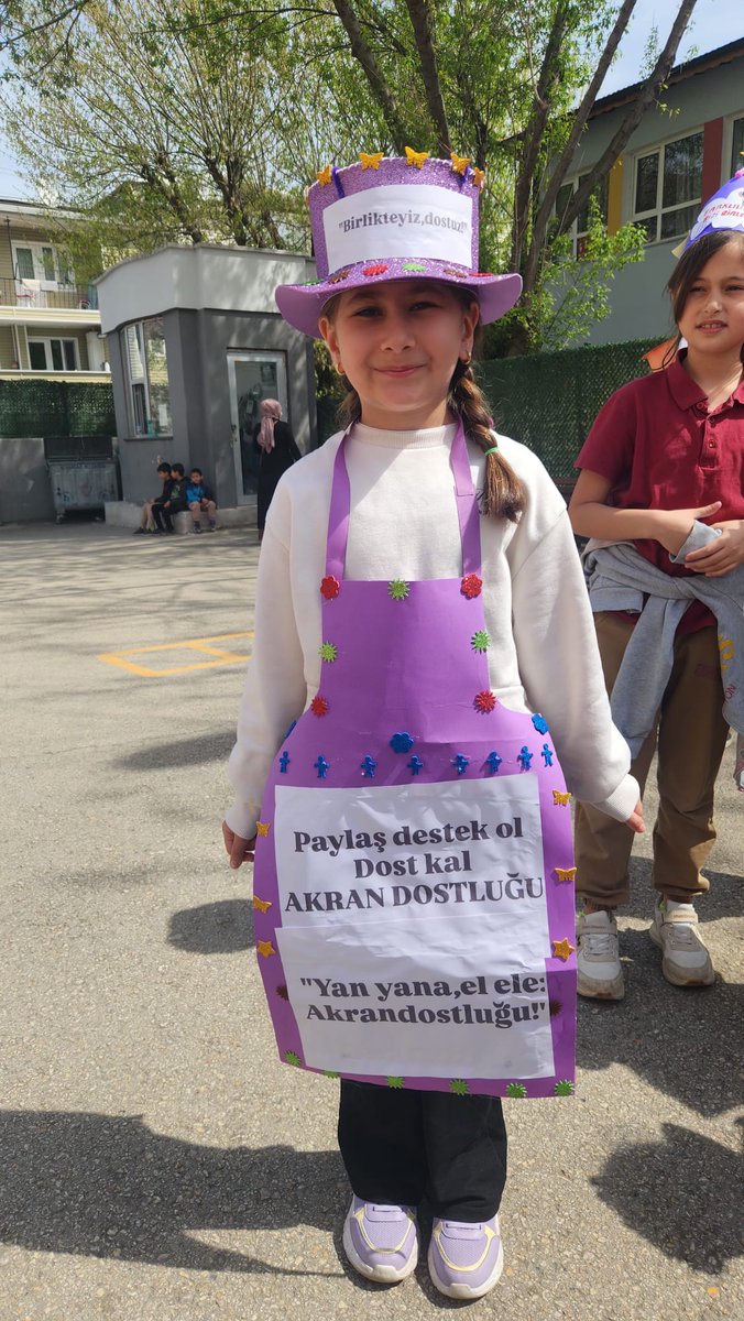 obhatio's tweet photo. Erdemli İnsan Olma Yolunda Akran Dostluğu Projesi kapsamnda  Etkinliğimzde 3. ve 4. sınıf öğrencilerimz akran dostluğna değinn Nohut Adam adlı kitabı aileleryle okumuş ve kitap bitimnde şapka tasarlamştır.
@bursailmem16 @Osmangazi_MEM @MetinSEZER_16 @GurhanCokgezer @msakarya6716 https://t.co/ShuZWSLPfS