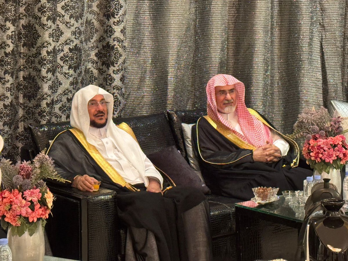 269saud4's tweet photo. شرف معالي الشيخ الدكتور عبداللطيف ال الشيخ وزير الشئون الإسلامية والدعوة والإرشاد حفل العشاء الذي اقامه المهندس عبدالله العوين في منزله بالرياض وسط حضور كبير من عدد من اصحاب المعالي والفضيلة والسعادة الذين حرصوا على المشاركة وتلبية الدعوة ولقاء معالي الوزير في هذه المناسبة الجميلة