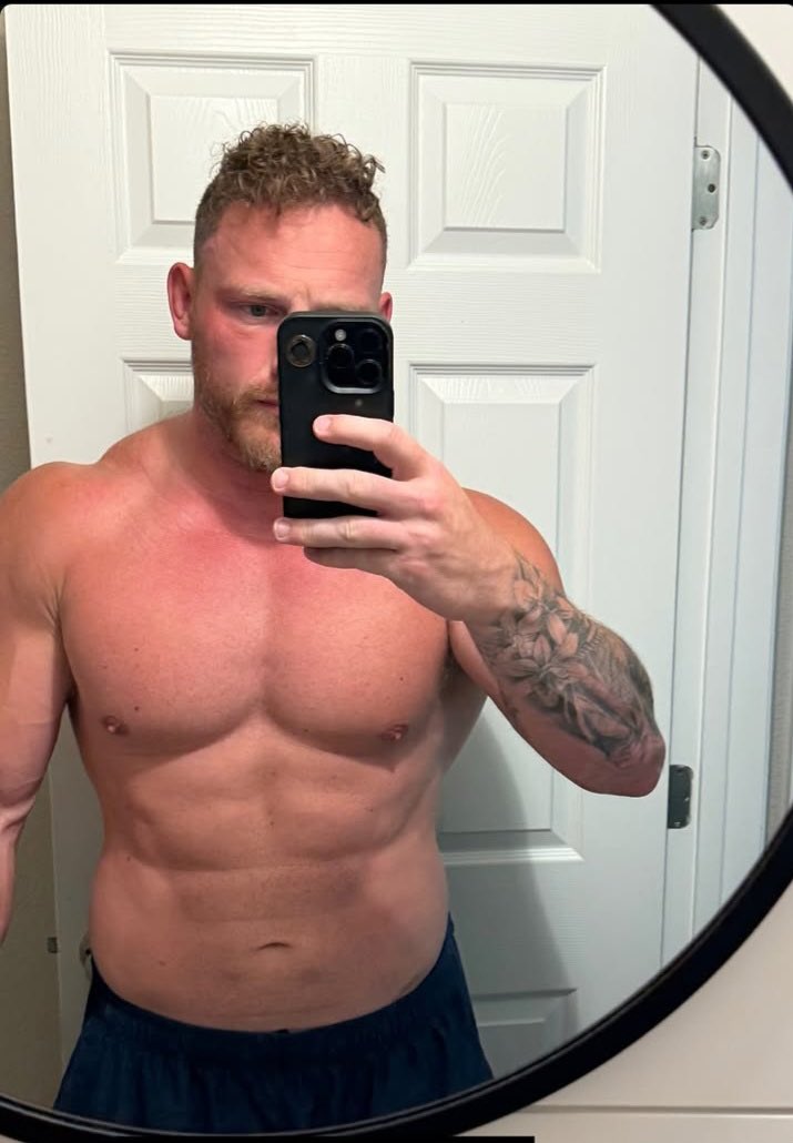 Fit Famous Males tweet media