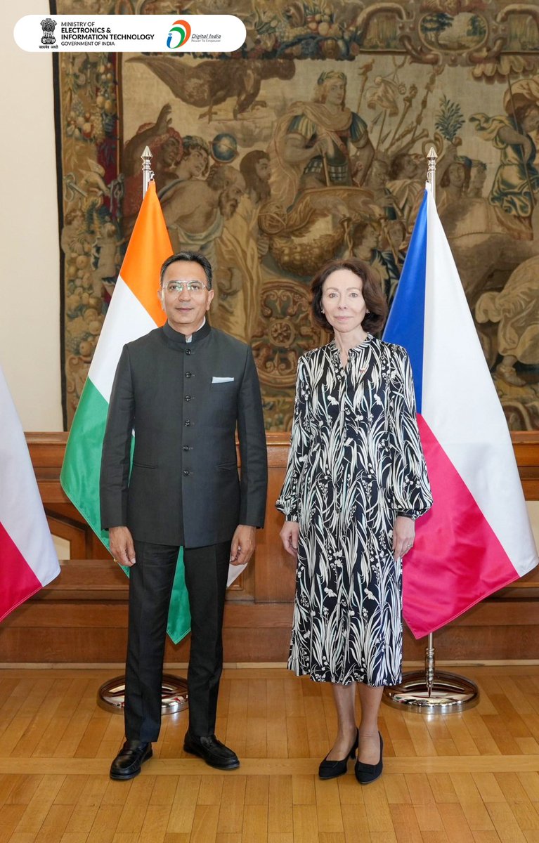 GoI_MeitY's tweet image. Hon'ble Minister of State for MeitY, Commerce and Industry, Shri @JitinPrasada, met with Ms. Marie Chatardová from the Czech Republic to strengthen our global tech ties. 

#DigitalIndia #IndiaAI
@MarieChatardova @PMOIndia @AshwiniVaishnaw