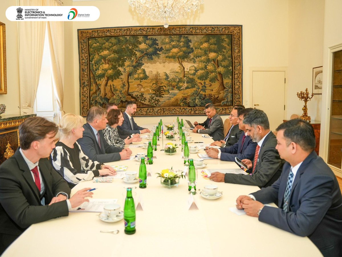 GoI_MeitY's tweet image. Hon'ble Minister of State for MeitY, Commerce and Industry, Shri @JitinPrasada, met with Ms. Marie Chatardová from the Czech Republic to strengthen our global tech ties. 

#DigitalIndia #IndiaAI
@MarieChatardova @PMOIndia @AshwiniVaishnaw